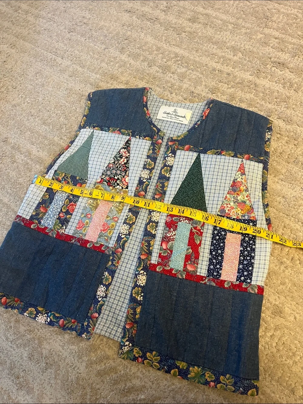 Vintage Suttles and Seawinds Quilted Denim Vest with Colorful House Motif M-L - Picture 9 of 13